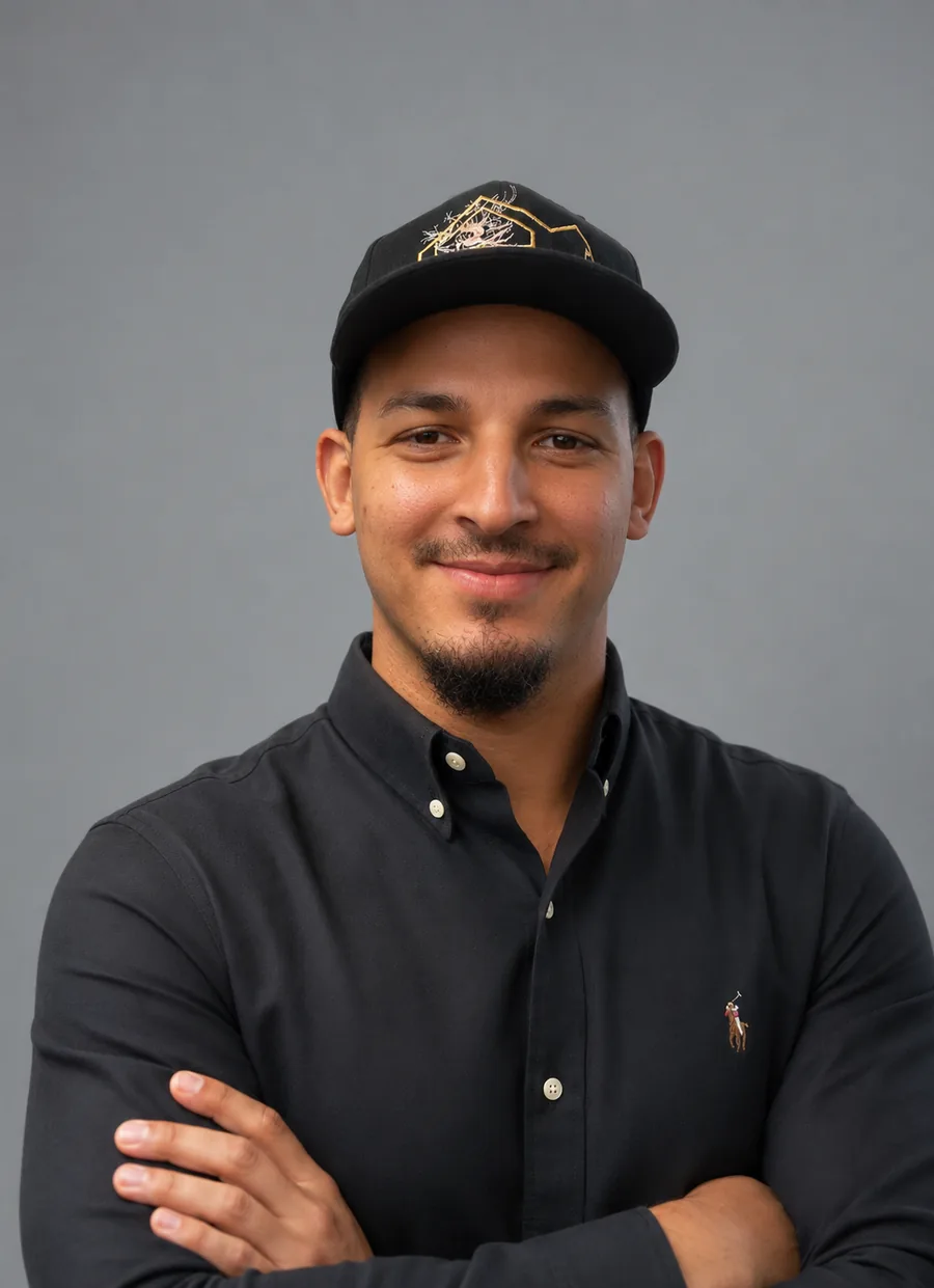 Manases Ulloa, Owner